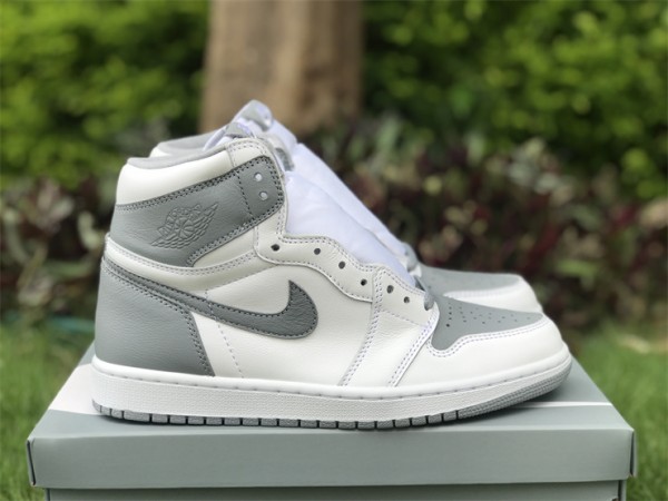 Air Jordan 1 High OG Stealth (2022) 