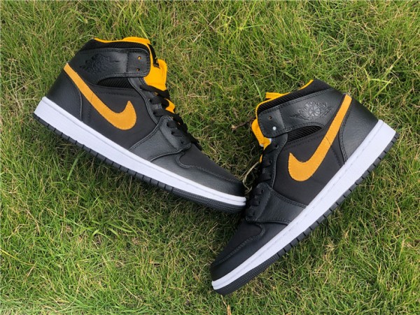 Air Jordan 1 Mid Black University Gold 