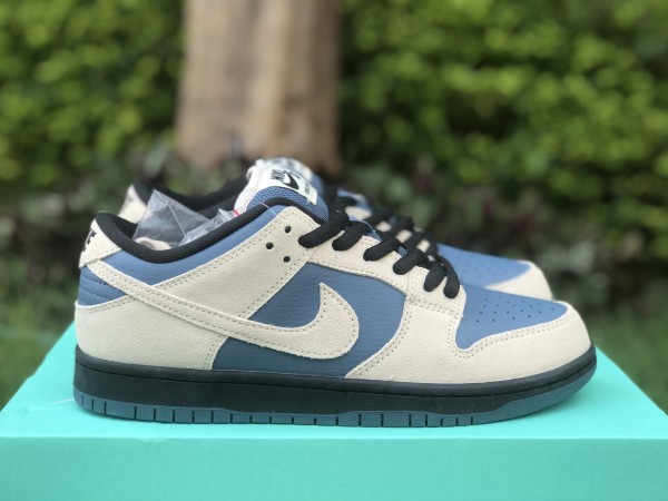 Nike SB Dunk Low Light Cream Thunderstorm  