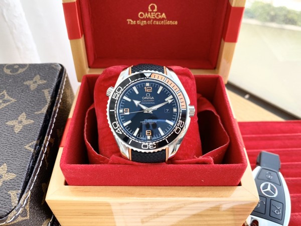 OMEGA  Seamaster Series  Automatic Mechanical Movement