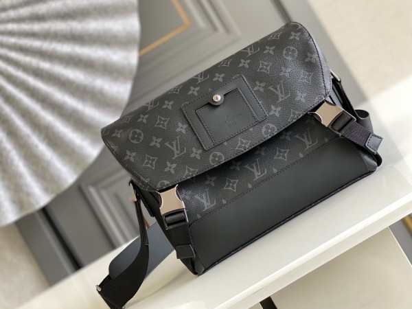 Lv Messenger PM Voyager Monogram Eclipse Canvas 