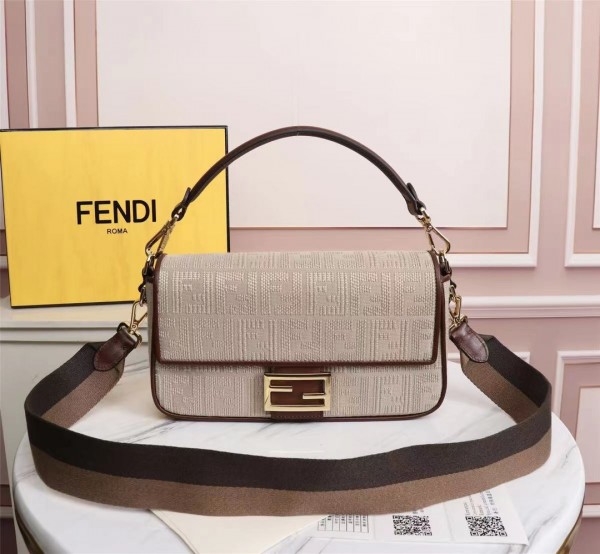 Fendi Baguette Embroidered Canvas Bag - Logo Fendi - Light Brown