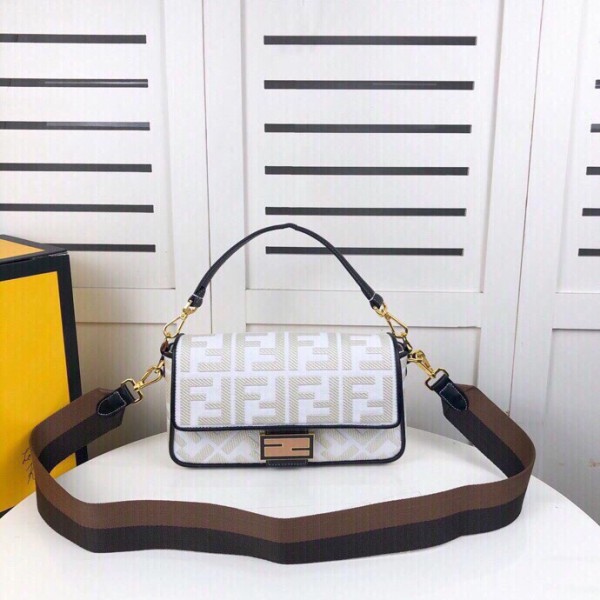 Fendi Baguette Embroidered Canvas Bag - Logo Fendi - White