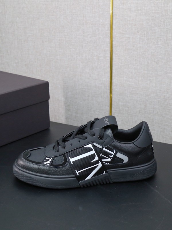 Valentino Low-Top Calfskin VL7N Sneaker - Black VLTCS-003