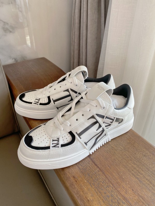 Valentino Low-Top Calfskin VL7N Sneaker -White  Black  VLTCS-006