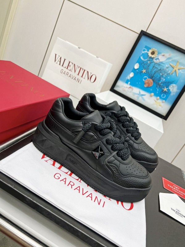 Valentino Garavani One Stud Lace-Up Sneakers - Black VLTCS-019