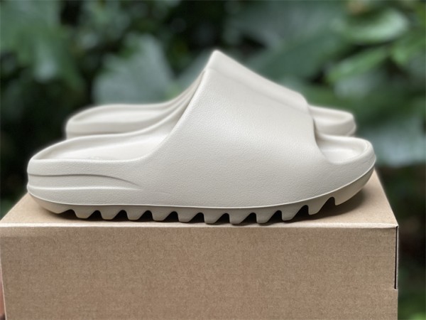 Yeezy Slide “Ochre” GW1934 