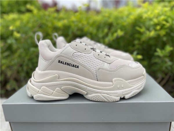 Balenciaga Triple S Sneaker Beige 