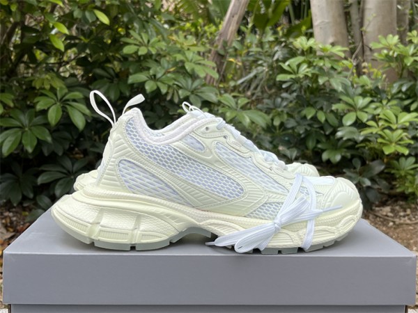 Balenciaga’s 3XL Sneaker Clear Soles in All Cream White 2024 B3XL-031