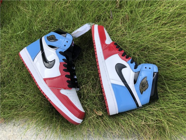 Air Jordan 1 Retro High Fearless UNC Chicago