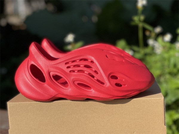 Adidas Yeezy Foam RNNR Vermillion 