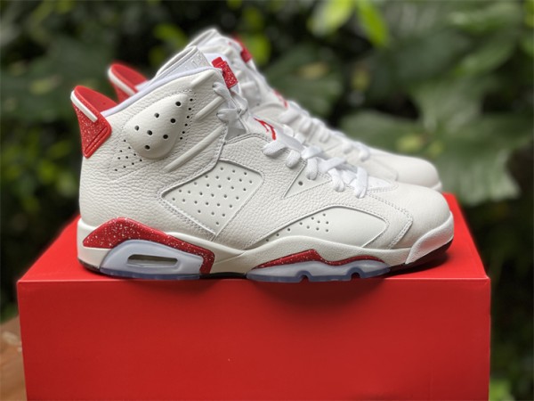 Air Jordan 6 “Red Oreo” (2022) 