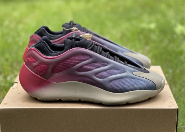 Adidas Yeezy 700 V3 Fade Carbon 
