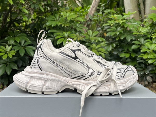 Balenciaga’s 3XL Sneaker in All Cream White 2024 B3XL-028