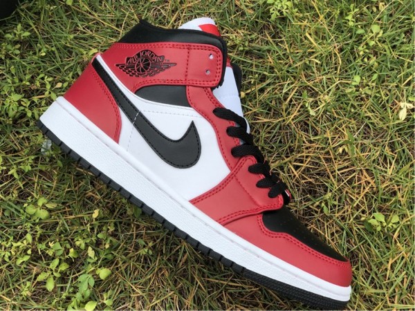 Air Jordan 1 Mid Chicago Black Toe 
