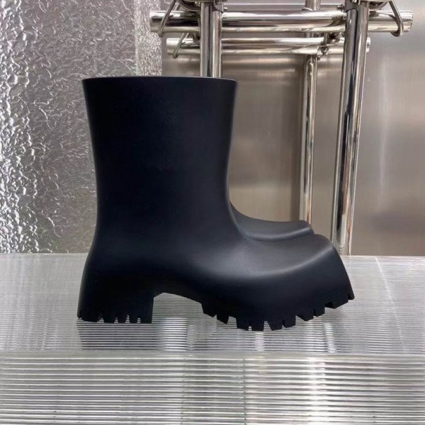 Balenciaga Trooper Rubber Boot in Black Rubber 
