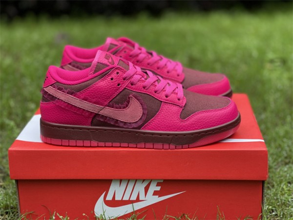 Nike Dunk Low Valentine's Day (2022)