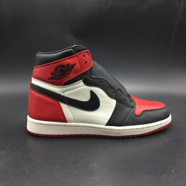 Air Jordan 1 Retro High OG Bred Toe