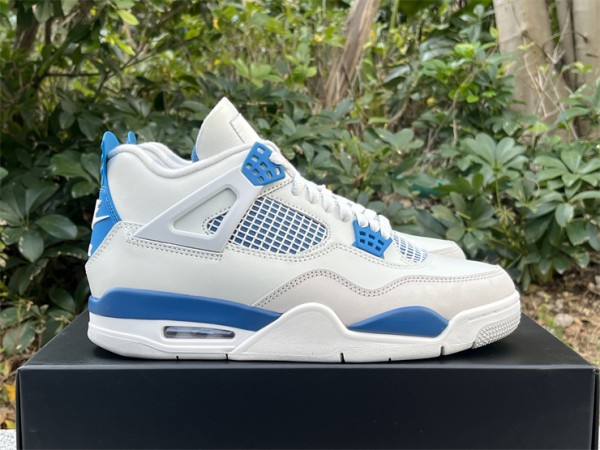 Air Jordan 4 Retro Military Blue (2024) 