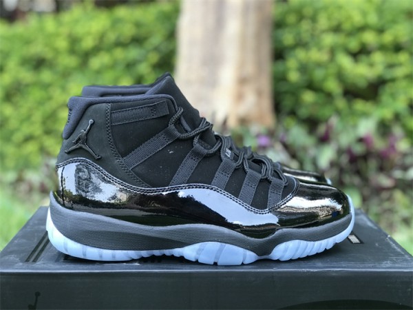 Air Jordan 11 Retro "Cap and Gown "