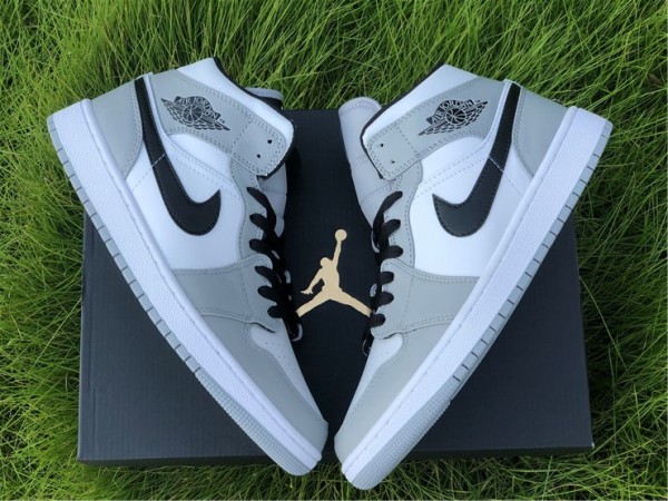 Air Jordan 1 Mid Light Smoke Grey 