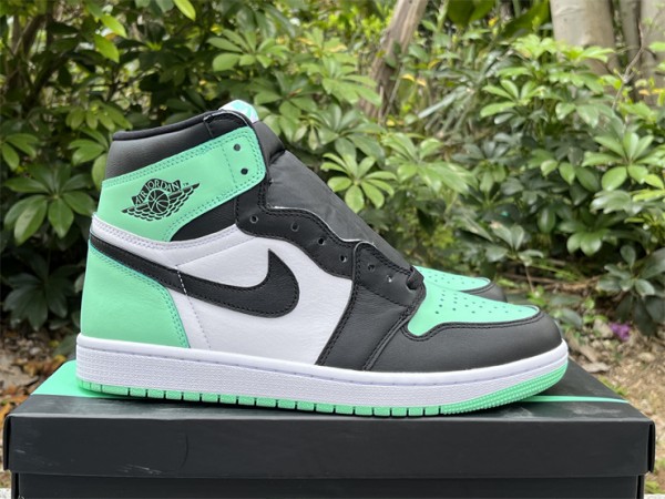 Air Jordan 1 High OG “Green Glow” 