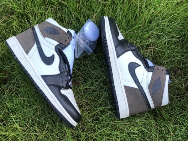 Travis Scott  x Air Jordan 1 Retro High Dark Mocha