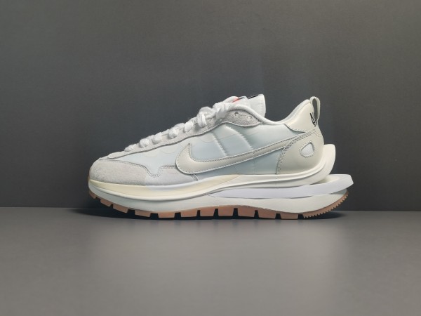 Sacai x Nike VaporWaffle  ' Sail  '