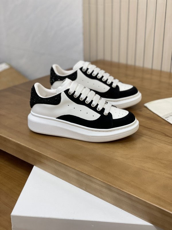 Alexander McQueen Oversized Sneaker Black White MCQ-OS-0043