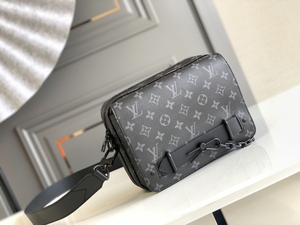 Louis VuittonSteamer Messenger Monogram Eclipse