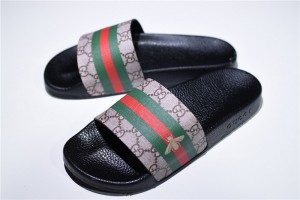 Gucci Leather Slide Sandal with Bee GUCS062 