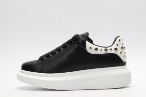 Alexander McQueen Oversized Sneaker - Black 