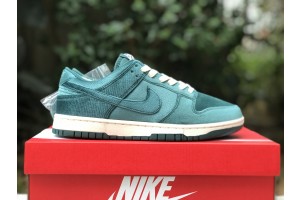 Nike Dunk Low Green Velvet