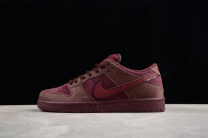 Nike SB Dunk Low "Valentine's Day 2024" 