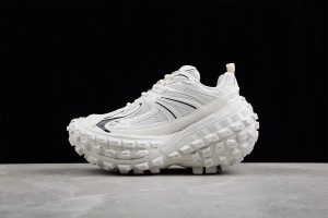 Balenciaga Defender Sneaker in off-white mesh and nylon 685611-W2RAA-9110