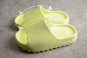 Adidas Yeezy Slide 'Glow Green' 